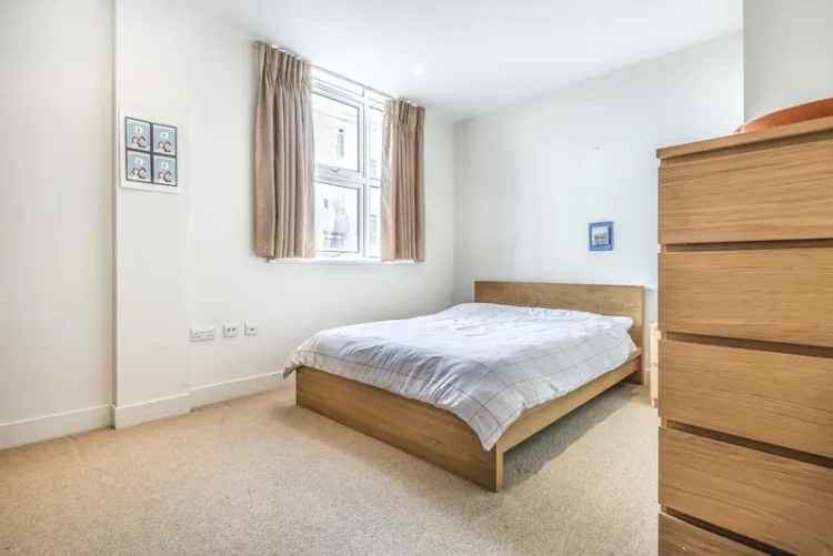 Flat For Sale in London, England