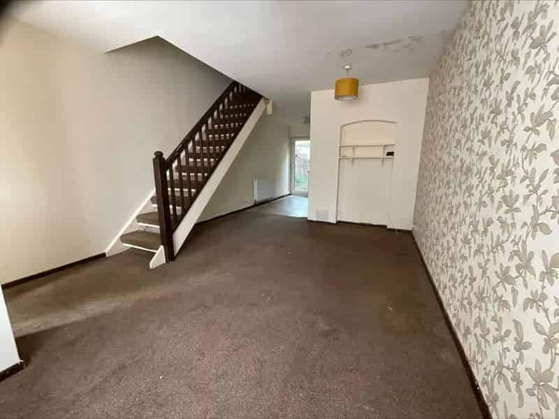 2 Bedroom End Terrace House for Sale