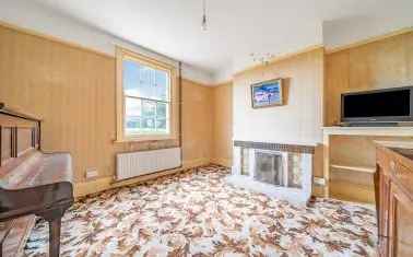 House For Sale in Exeter, England