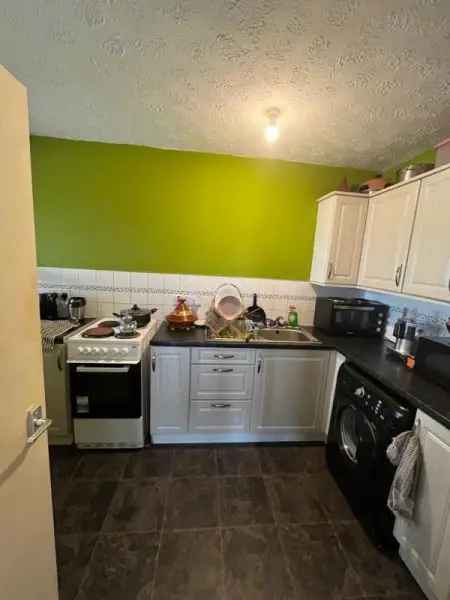 Flat For Rent in Wishaw, Scotland