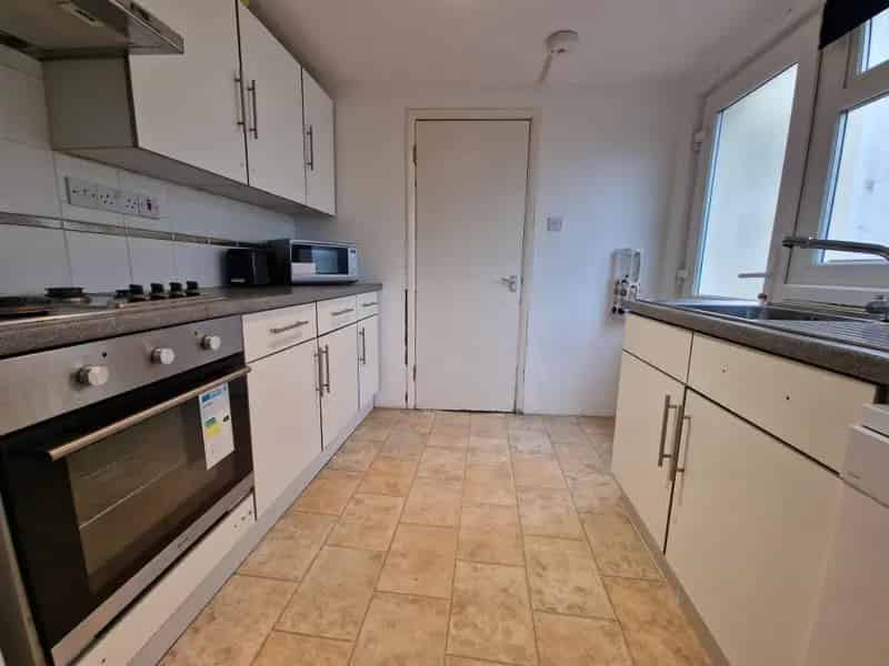 6 Bedroom Terraced House Near Lewes Road