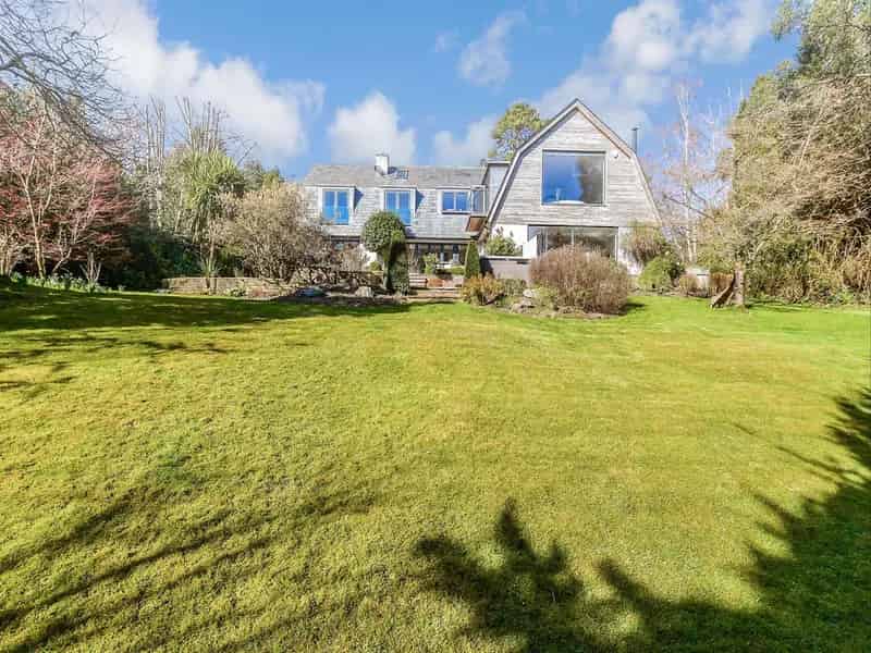 5 Bedroom Detached House Dunorlan Park