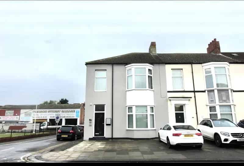 4 Fully Furnished High Spec Flats - Prime Central Location - £61,800 Annual Income