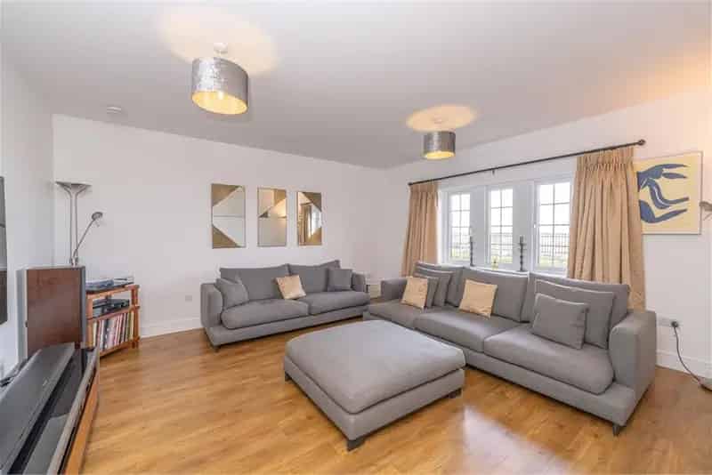 6 Bed Detached House with 2 Reception Rooms and Stunning Views
