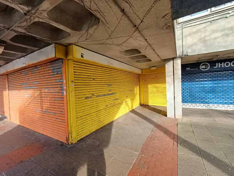 Spacious Ground Floor Property - Ideal for Various Uses