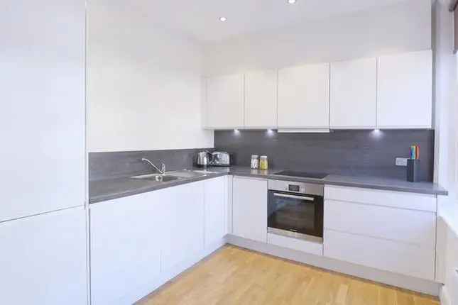 Flat to rent in Hamlet Gardens, Ravenscourt Park, London W6