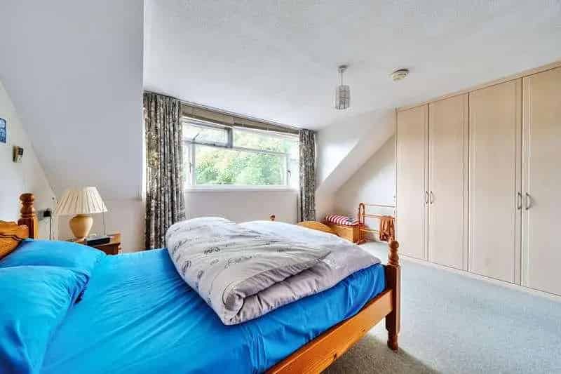 2 Bed Flat for Sale near Hatch End High Street