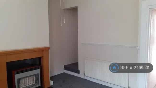 2 Bedroom Terraced House for Small Family