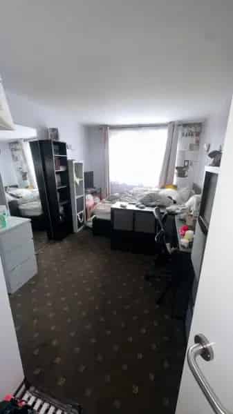 3 Bedroom House  Potential 4th Bedroom Open Plan Kitchen Balcony 2 Bathrooms