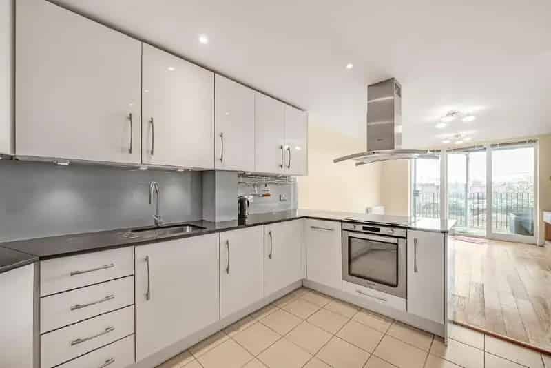 3 Bed House Hampstead Border Private Parking Gated Development