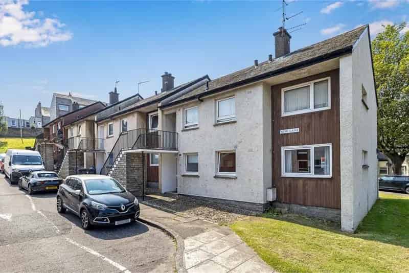 2 Bed Flat - Maindoor with 1 Reception Room
