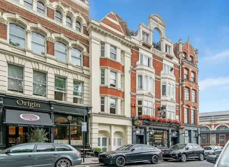 One Bedroom Apartment with Private Terrace in Clerkenwell