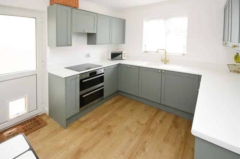 3 Bed House with Large Garden and Outbuilding