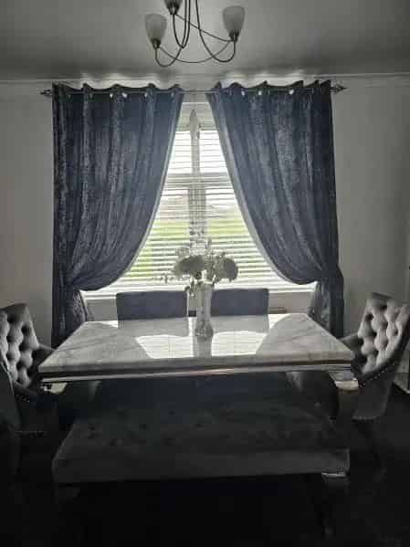 Large 4 Bedroom House with Garden, Driveway - Close to Schools