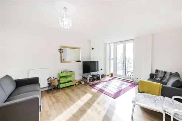 2 Bed 2 Bath Apartment Ealing Common London W5