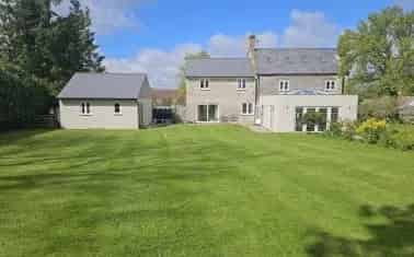 6 Bedroom Detached Home with Annexe Potential
