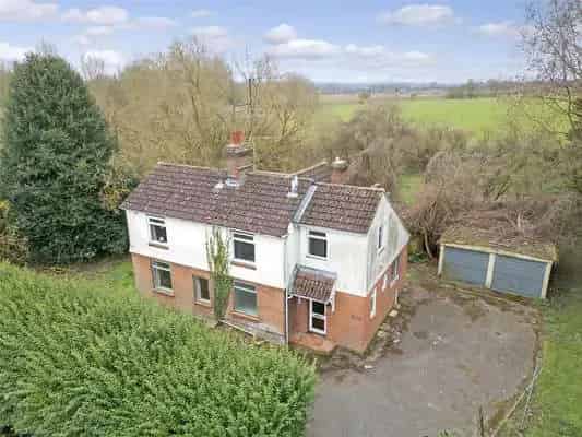 Four Bedroom Detached House with Equestrian Facilities