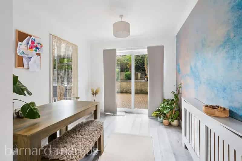 Three Bedroom House Near Wray Common Reigate
