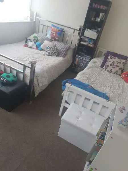Spacious Ground Floor Flat Near Ruislip Manor Station