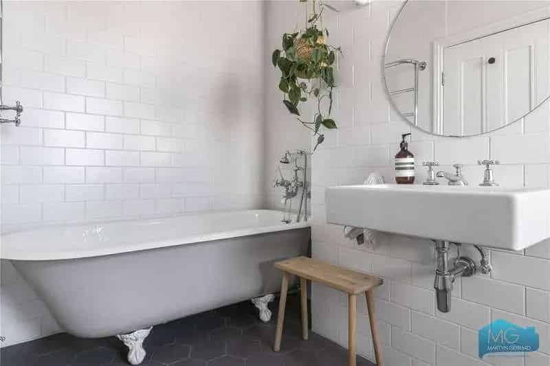 4 Bed Detached House For Sale