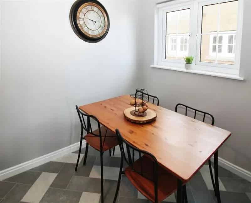 2 Bedroom Apartment for Sale Victoria Dock Village No Onward Chain