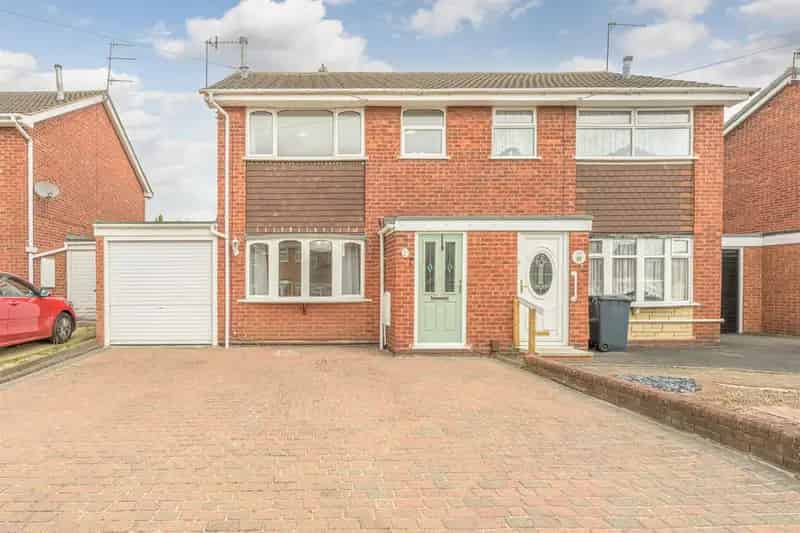 3 Bedroom House For Sale No Upward Chain