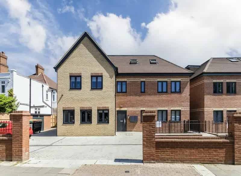 3 Bed 3 Bath Apartment with Patio Gym and Secure Bicycle Storage