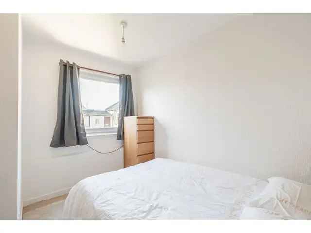 2 Bedroom Main Door Upper Villa Juniper Green