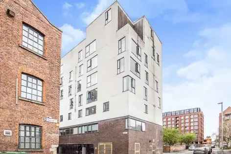 2 Bed 49m² Ancoats Apartment Manchester - New Kitchen & Bathroom