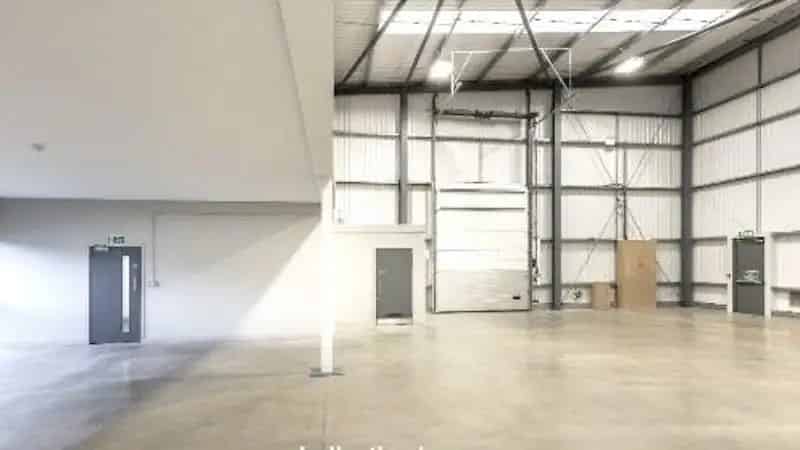 9 Parking Spaces, Up-and-Over Door, 3-Phase Power, Slough Trading Estate