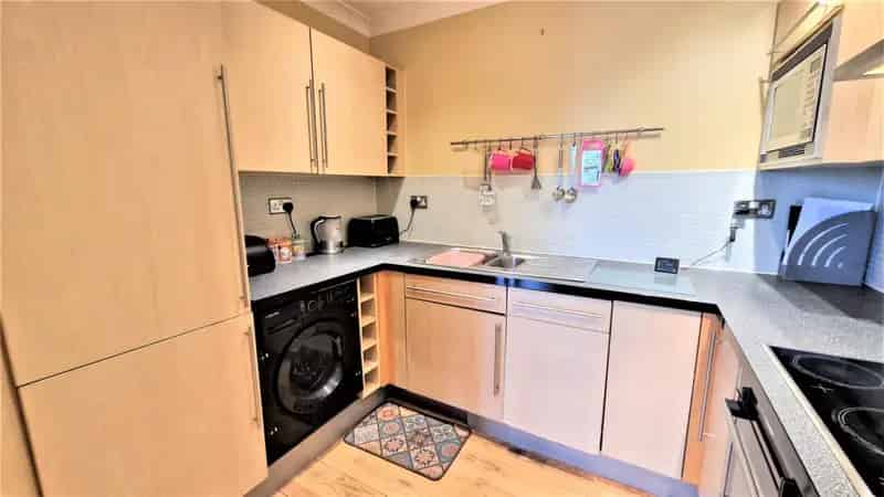2 Bedroom Flat To Let Merchants Quay