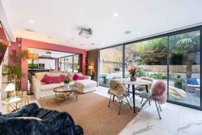 3 Bedroom Flat for Sale in Ladbroke Grove W10