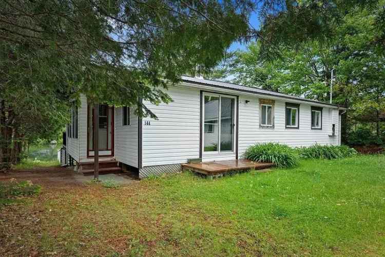 Waterfront Cottage on Lawless Lake - Serene Retreat near GatineauOttawa