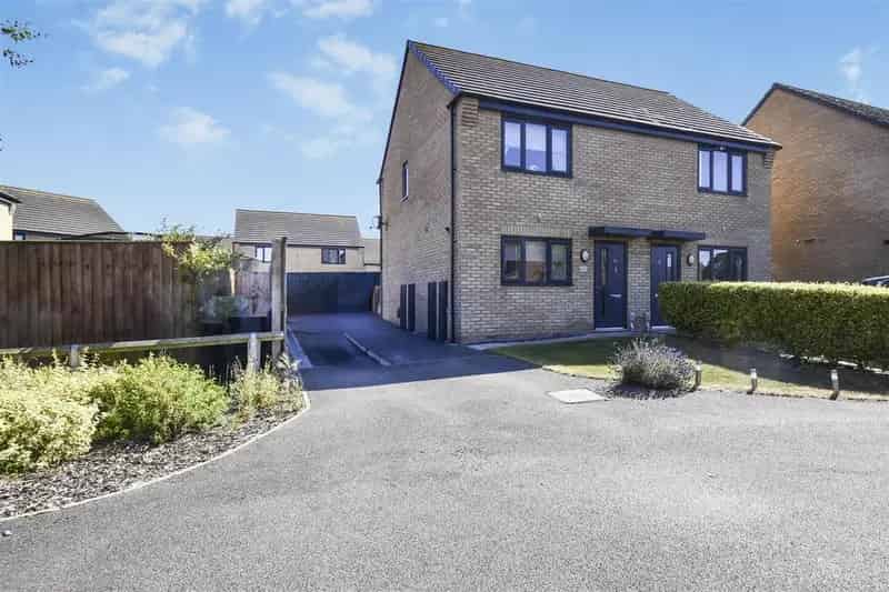 2 Bedroom Semi Detached House For Sale