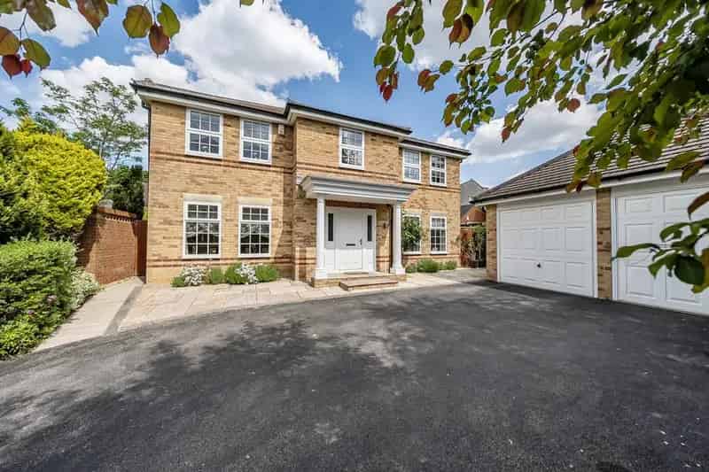 4 bedroom detached house for sale