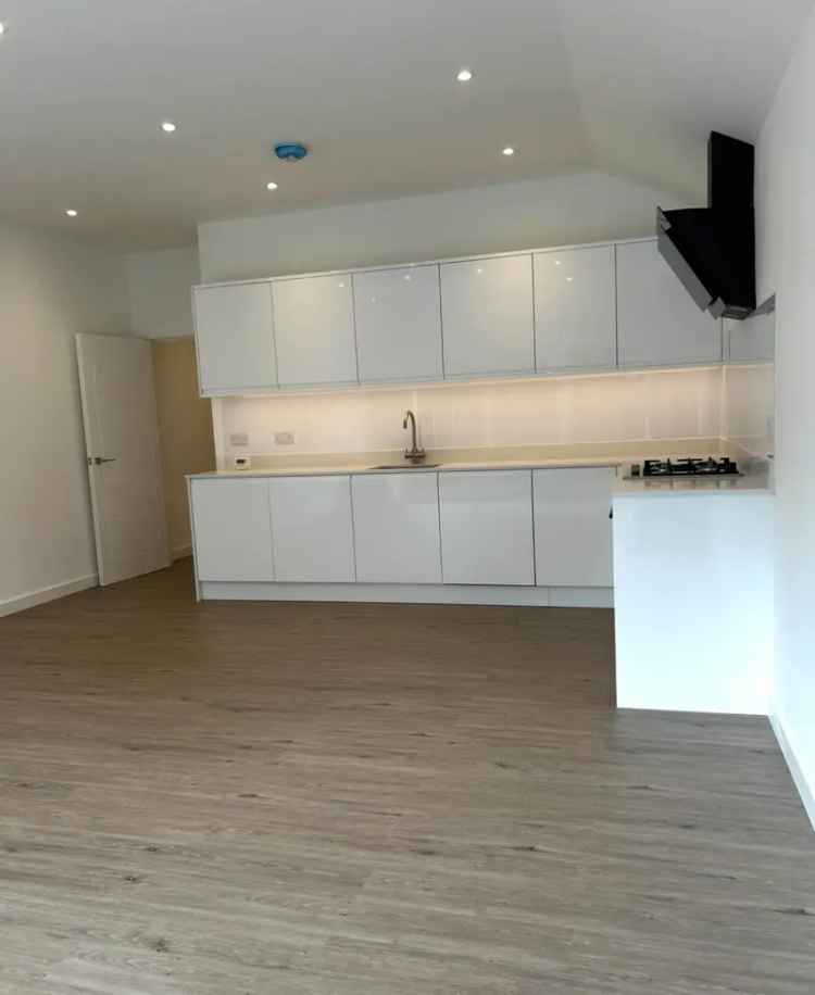 2 Bedroom Apartment House to Rent Wyatt Park Road SW2