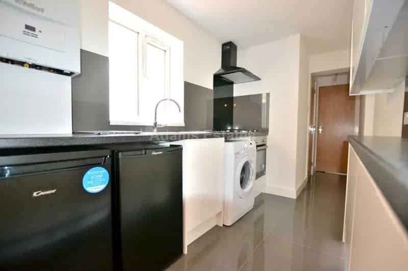 4 Bedroom Terraced House to Rent