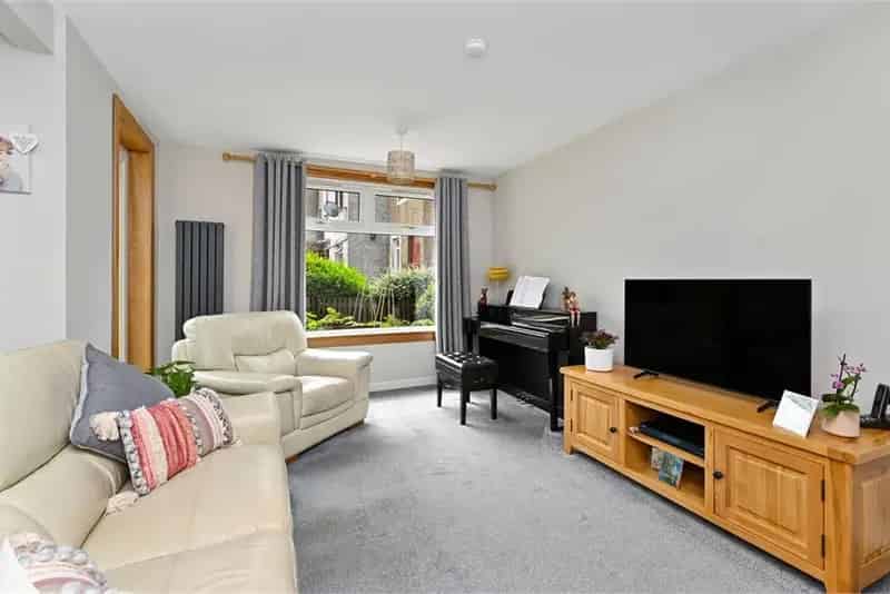 4 Bed Semi Detached House with 1 Reception Room