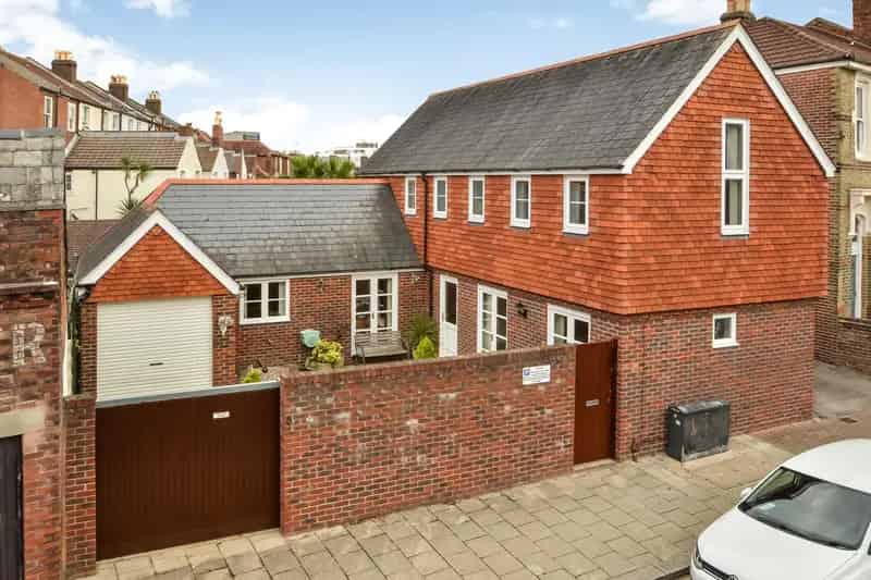 Detached Coach House 3 Bedrooms En Suite Family Bathroom Southsea Hampshire