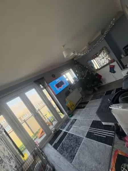 1st Floor Maisonette Near Schools and Shops