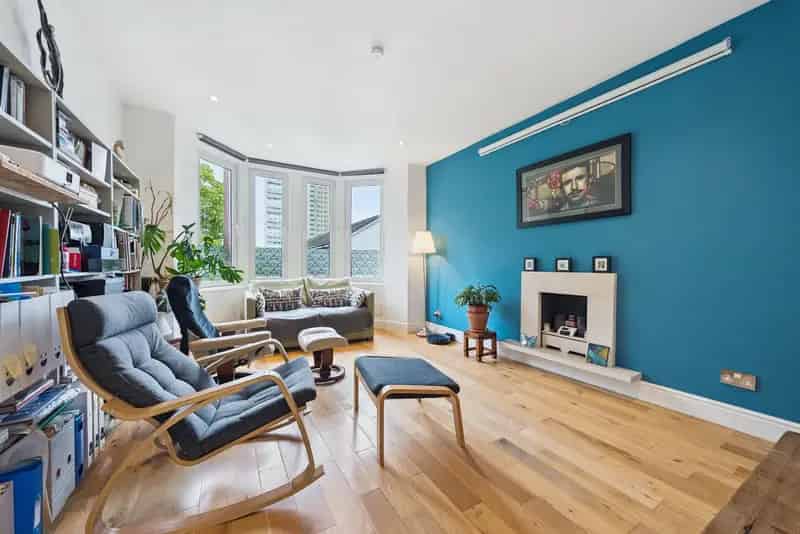 Spacious 3-Bedroom Tenement Apartment Near Ibrox Underground Station