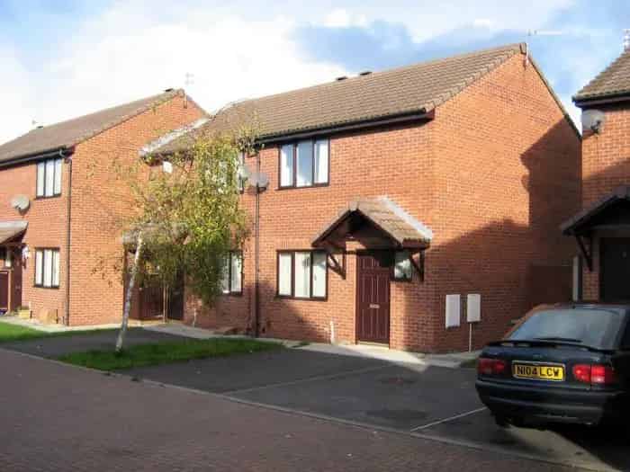 2 Bed House in Netherton - Family Home with Garden and 24 Hour Repairs