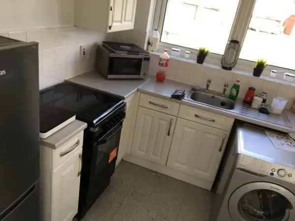 Flat For Rent in Sheffield, England