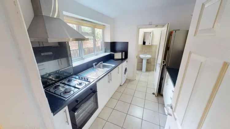 4 bedroom terraced house to rent