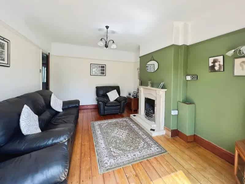 3 Bedroom Semi Detached House Chester CH3