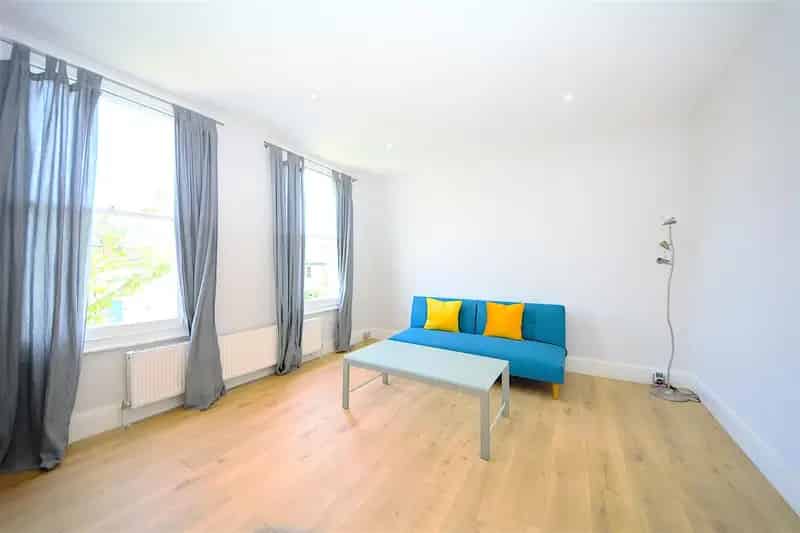 2 Bedroom Apartment House to Rent Near Transport Links