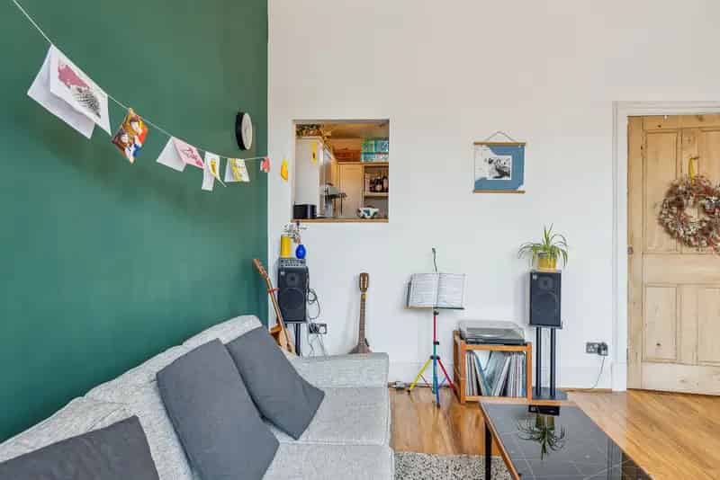 2-Bedroom Tenement Apartment in Strathbungo Glasgow