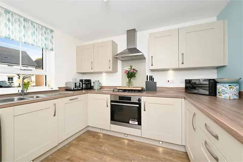 3 Bed Terraced House with Garden and Parking