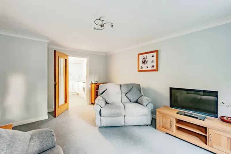 2 Bedroom Ground Floor Maisonette Over 60s Development