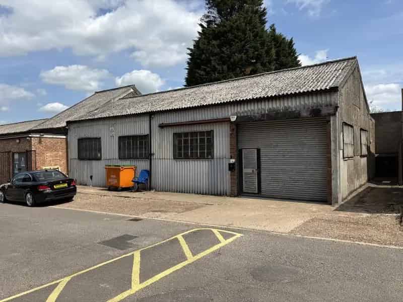 Industrial Storage Unit Grantham 1154 sq ft Office Kitchen Parking